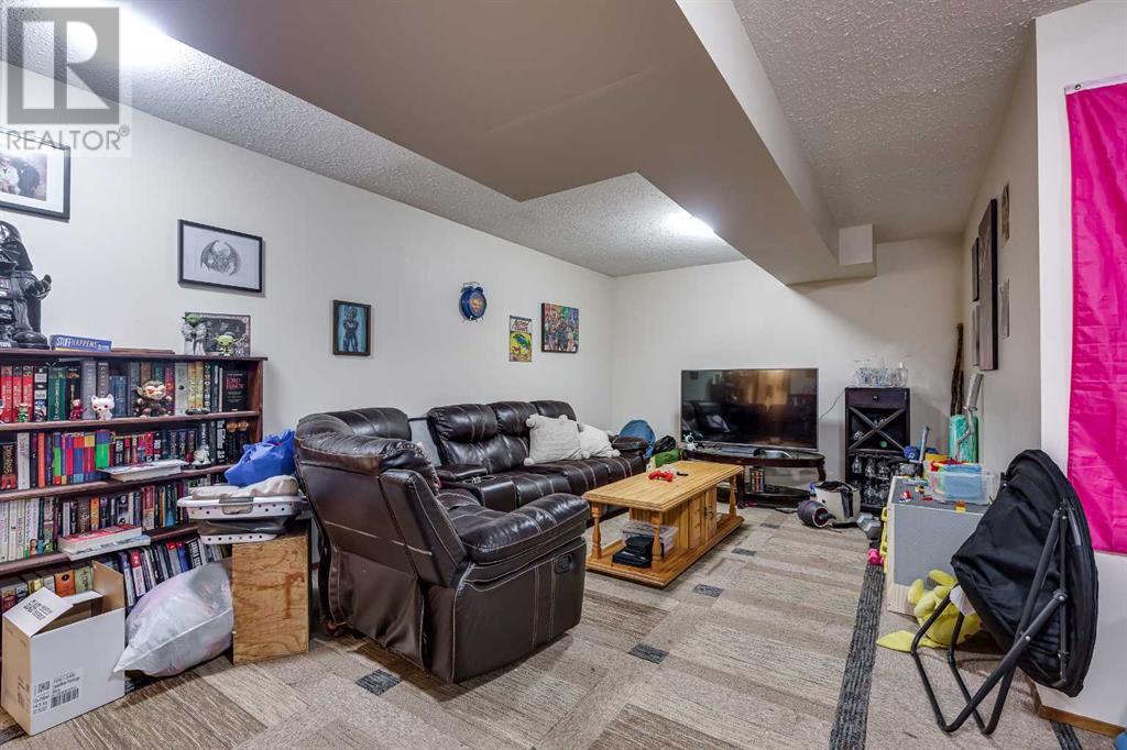 Photo 11 of 77 Eastman Crescent, Red Deer AB