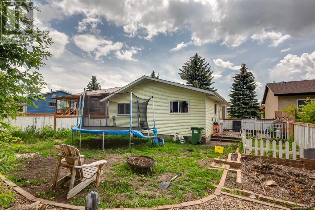 Photo 31 of 77 Eastman Crescent, Red Deer AB