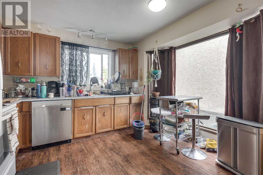 Photo 20 of 77 Eastman Crescent, Red Deer AB