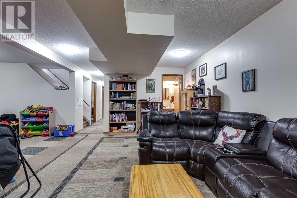 Photo 29 of 77 Eastman Crescent, Red Deer AB