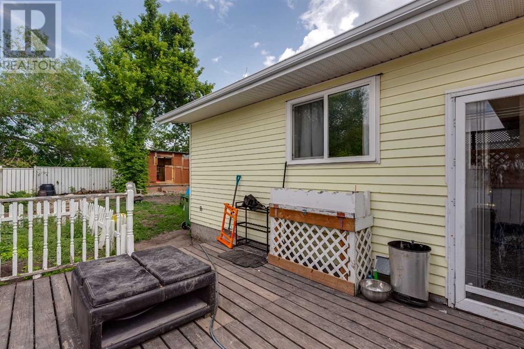 Photo 4 of 77 Eastman Crescent, Red Deer AB