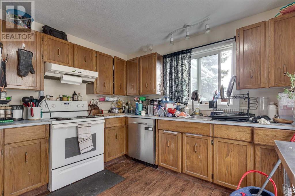 Photo 24 of 77 Eastman Crescent, Red Deer AB