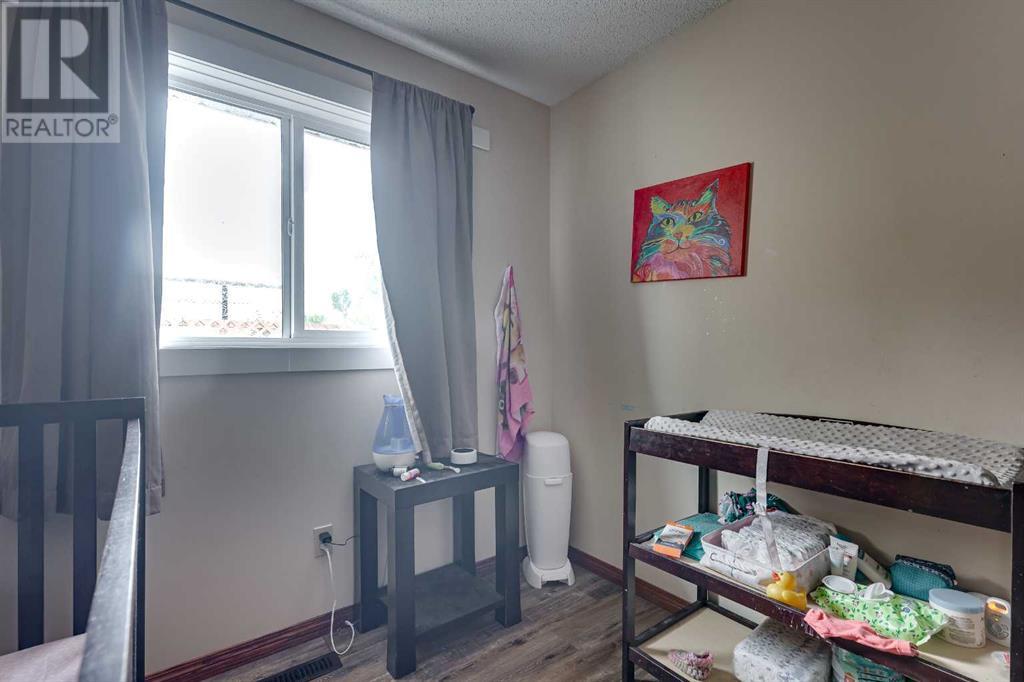 Photo 38 of 77 Eastman Crescent, Red Deer AB