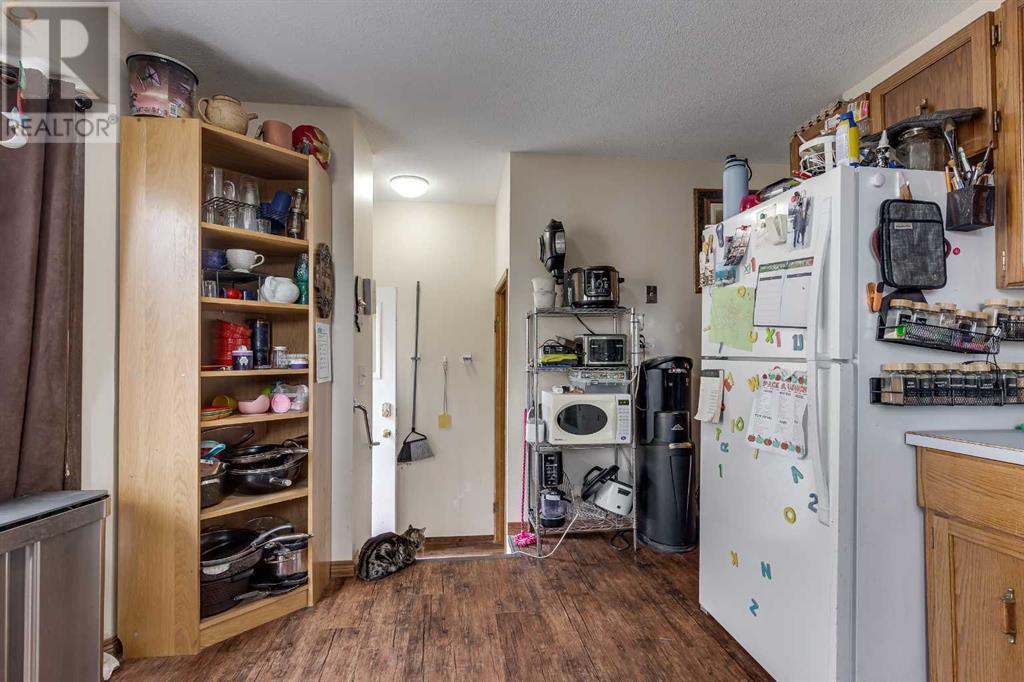 Photo 7 of 77 Eastman Crescent, Red Deer AB