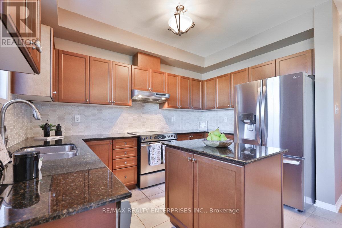 Photo 12 of 14 2171 Fiddlers Way, Oakville ON