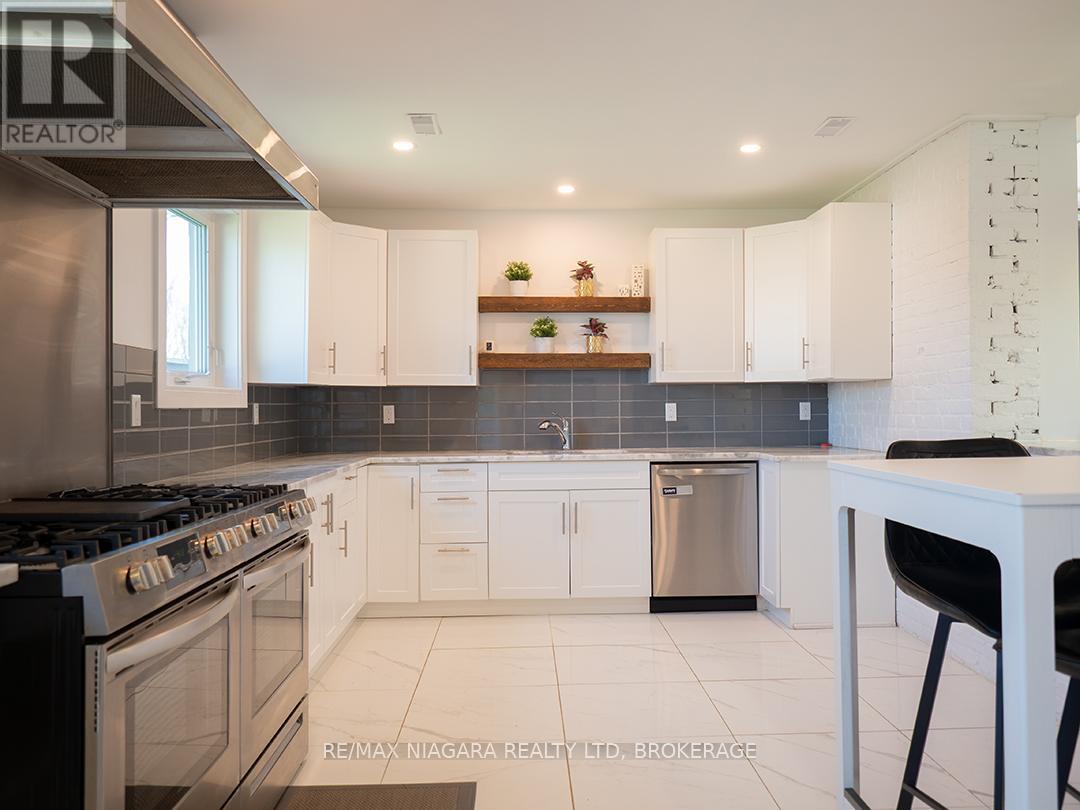 Photo 5 of 1561 North Shore Drive E, Haldimand ON