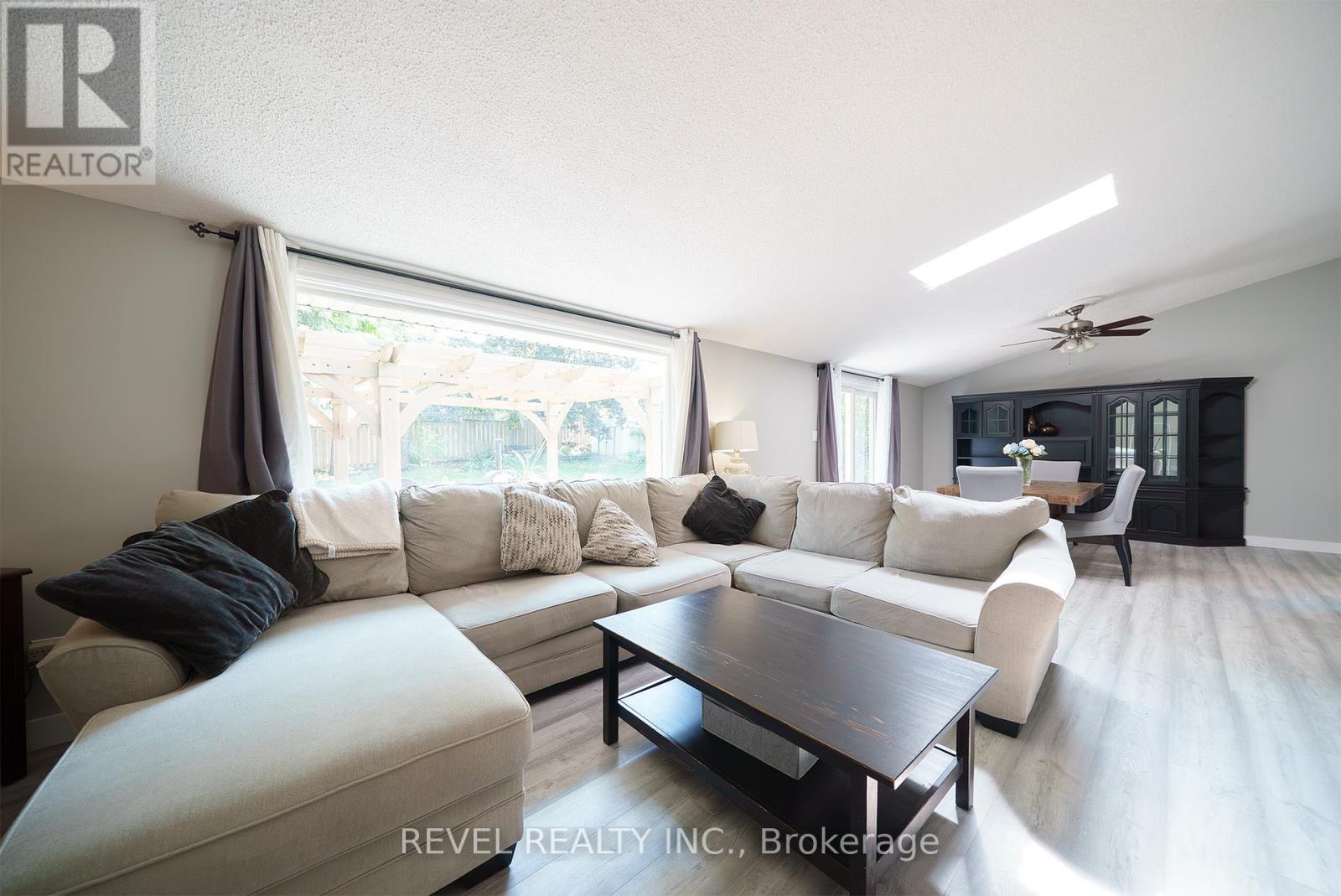 Photo 10 of 323 Brantwood Park Road, Brantford ON