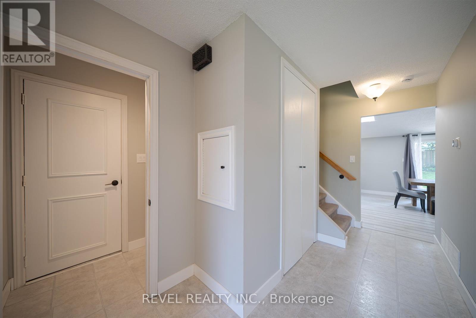 Photo 12 of 323 Brantwood Park Road, Brantford ON