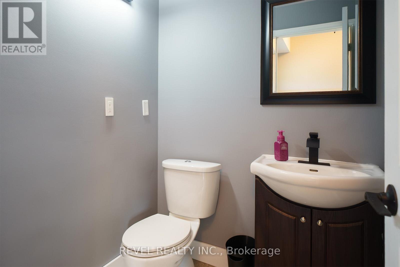 Photo 13 of 323 Brantwood Park Road, Brantford ON
