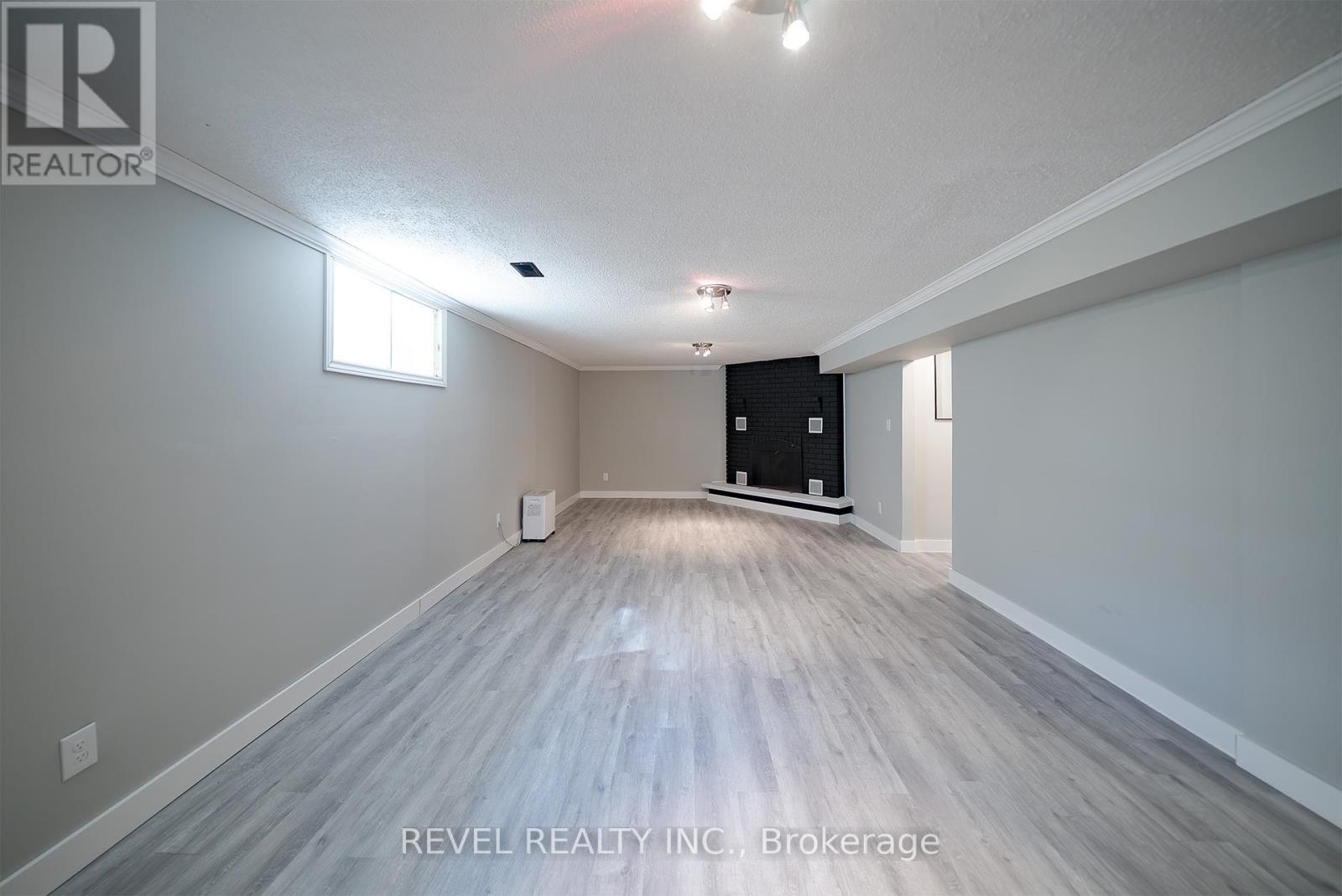 Photo 24 of 323 Brantwood Park Road, Brantford ON