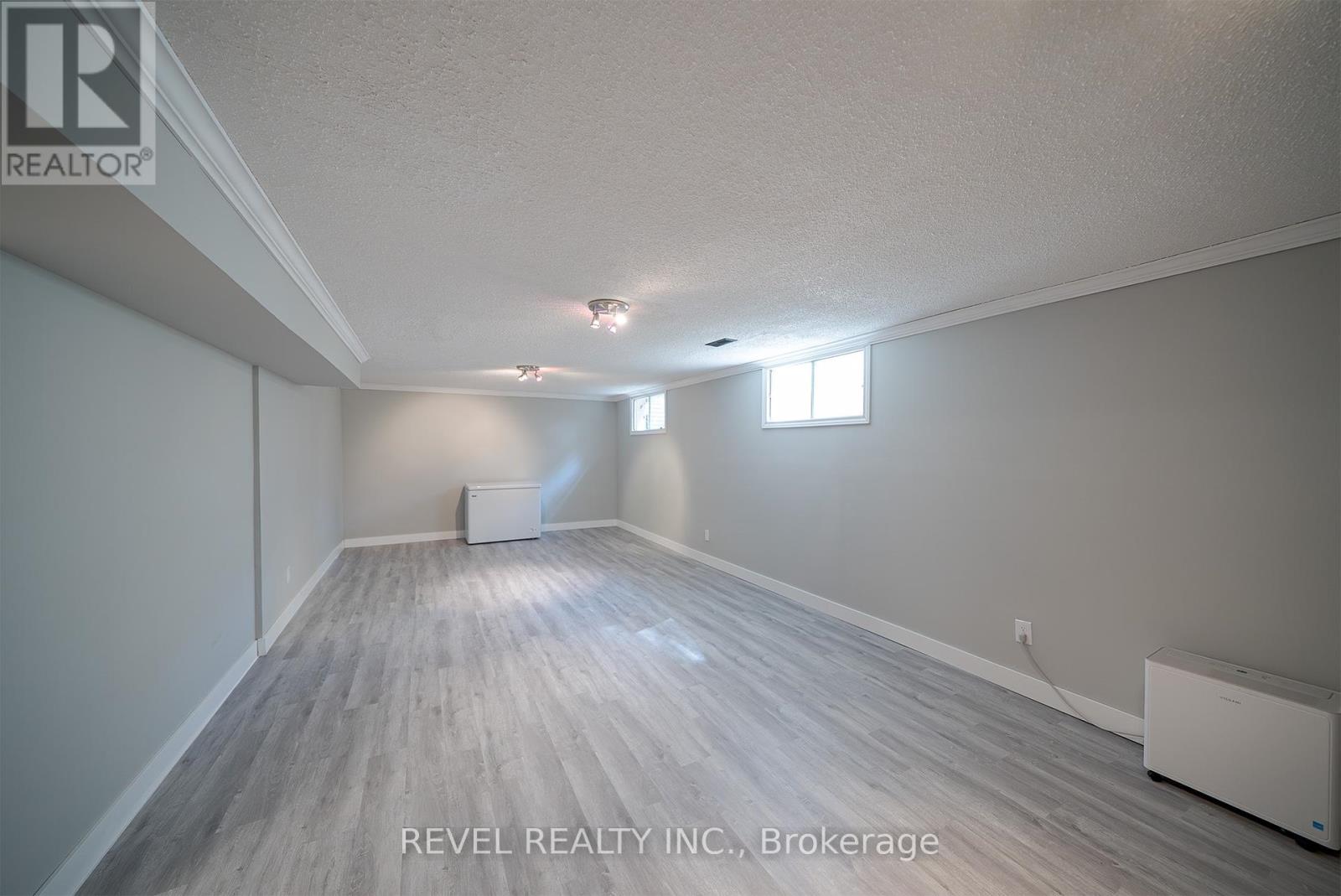 Photo 25 of 323 Brantwood Park Road, Brantford ON