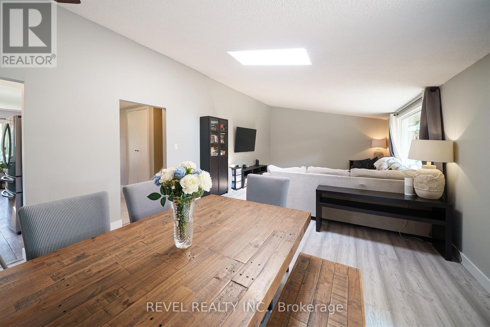 Photo 9 of 323 Brantwood Park Road, Brantford ON