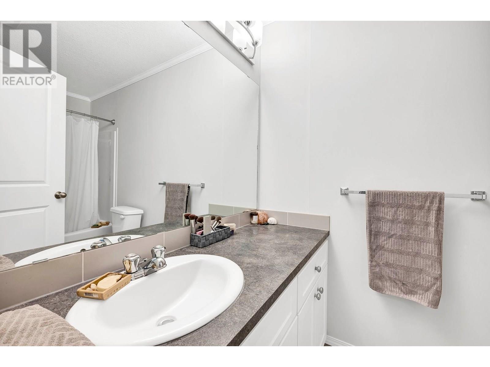 Photo 16 of 235 Aylmer Road Unit 3, Chase BC