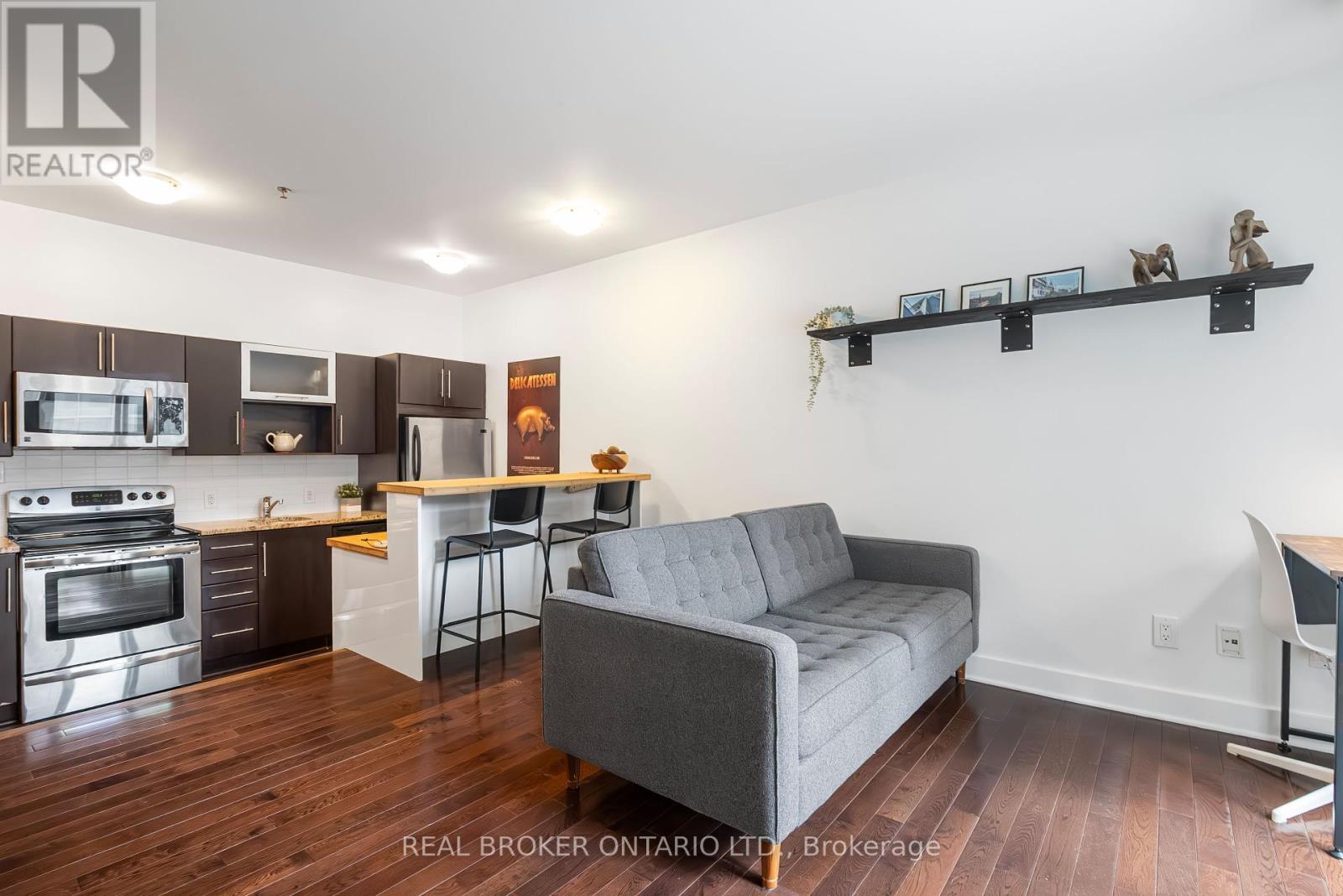 Photo 14 of 102 360 Cumberland Street, Ottawa ON