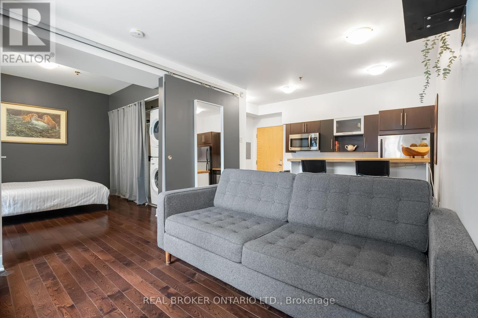 Photo 4 of 102 360 Cumberland Street, Ottawa ON