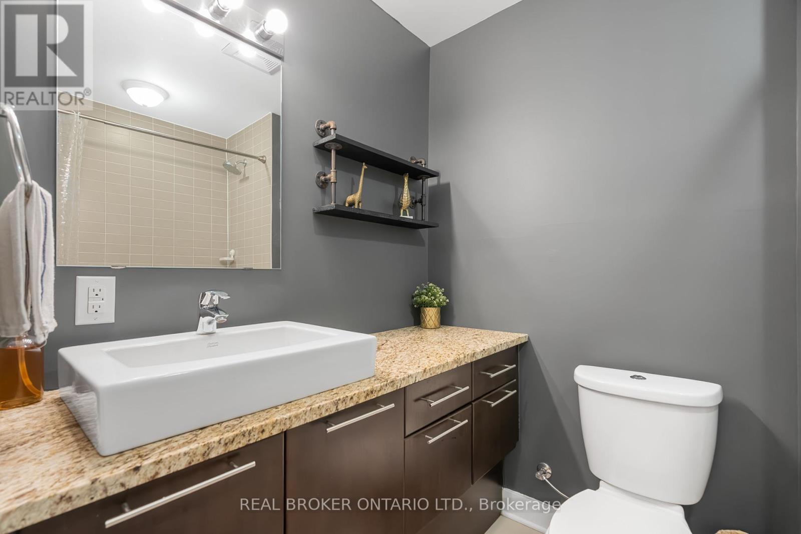 Photo 38 of 102 360 Cumberland Street, Ottawa ON
