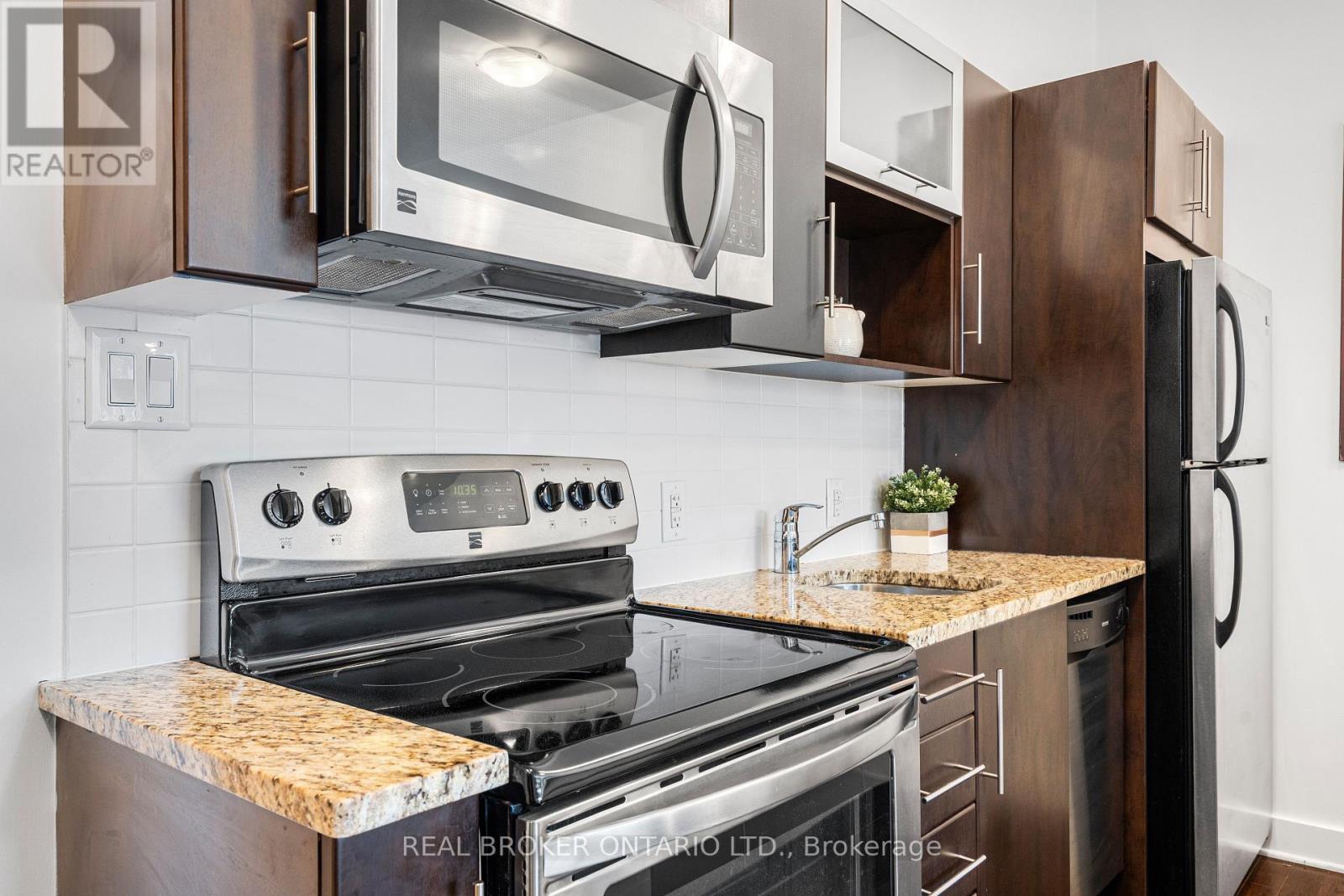Photo 5 of 102 360 Cumberland Street, Ottawa ON