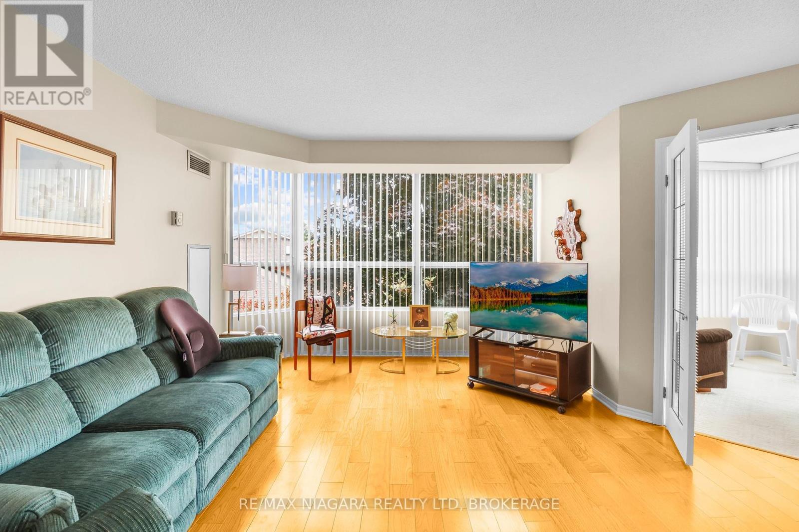 Photo 11 of 303 5100 Dorchester Road, Niagara Falls ON