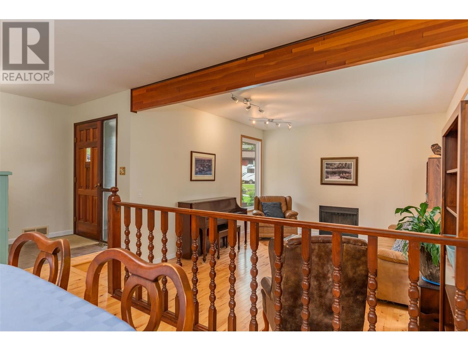 Photo 4 of 2707 Maple Crescent, Rossland BC
