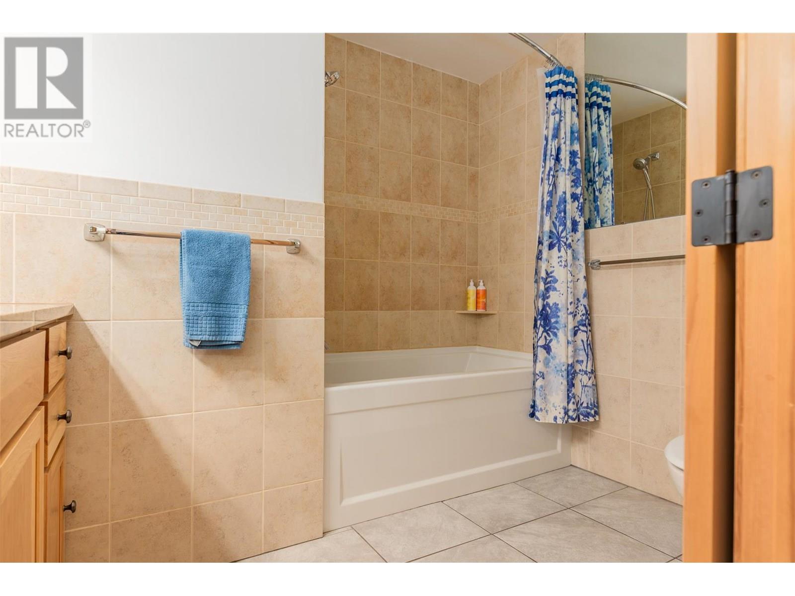 Photo 9 of 2707 Maple Crescent, Rossland BC