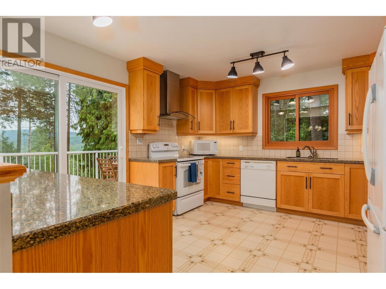 Photo 15 of 2707 Maple Crescent, Rossland BC