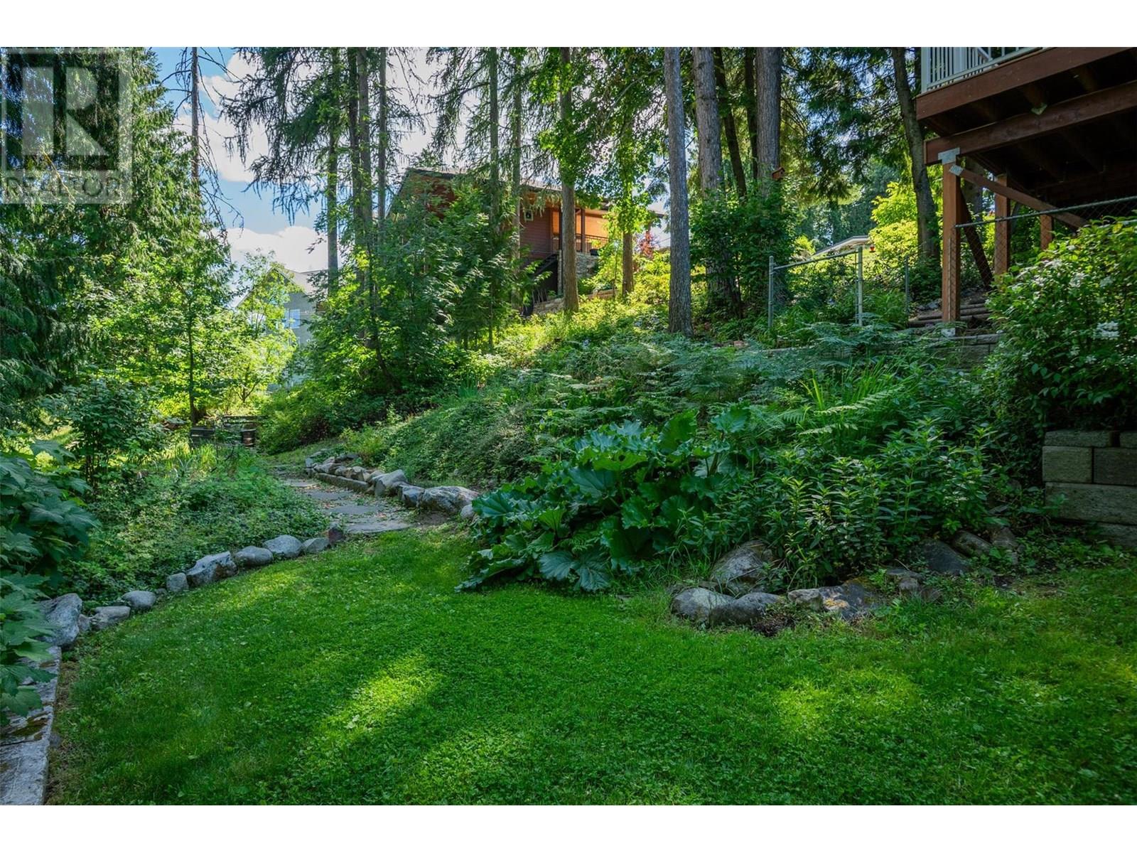 Photo 24 of 2707 Maple Crescent, Rossland BC