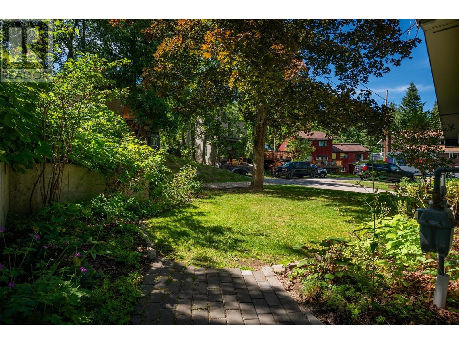 Photo 17 of 2707 Maple Crescent, Rossland BC