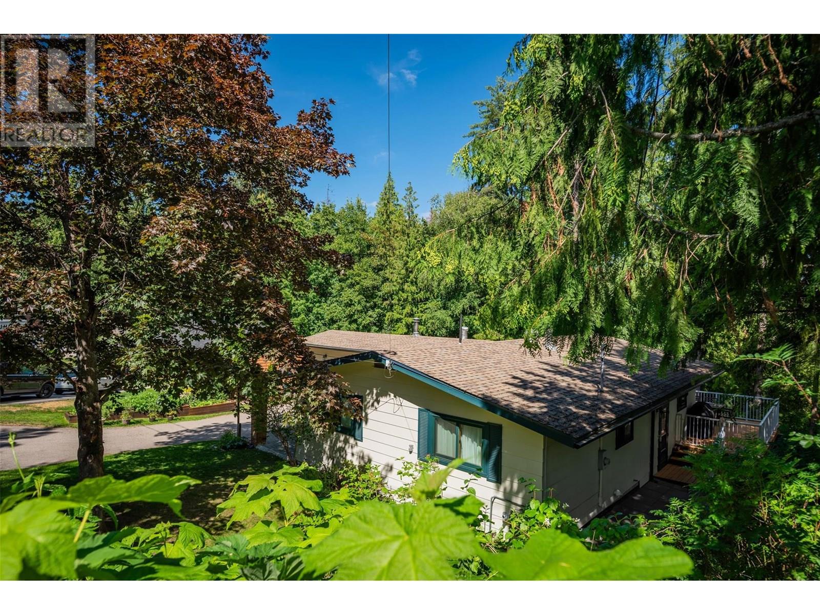 Photo 6 of 2707 Maple Crescent, Rossland BC