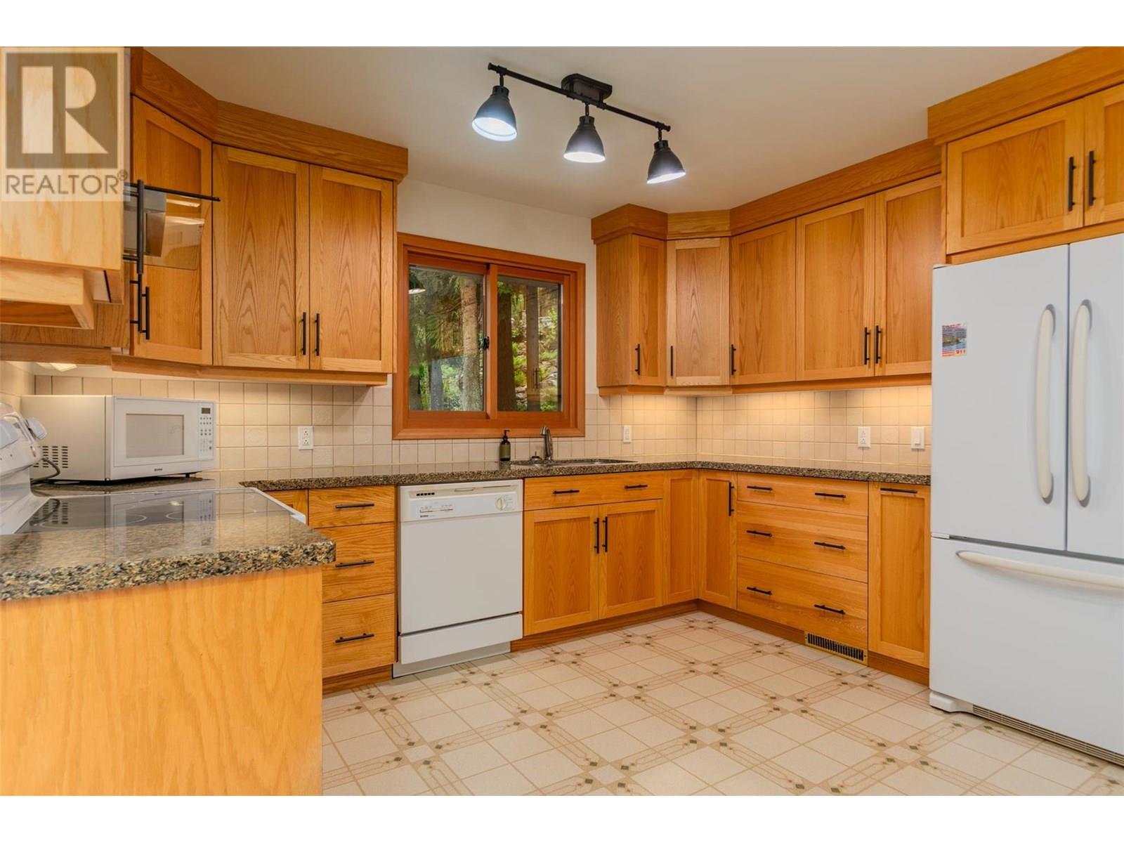 Photo 41 of 2707 Maple Crescent, Rossland BC
