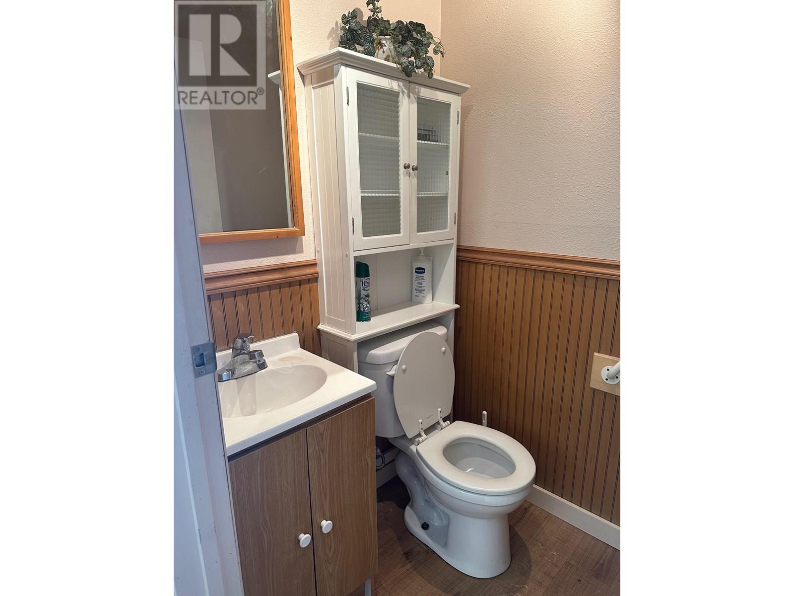 Photo 2 of 2811 44 Avenue, Vernon BC
