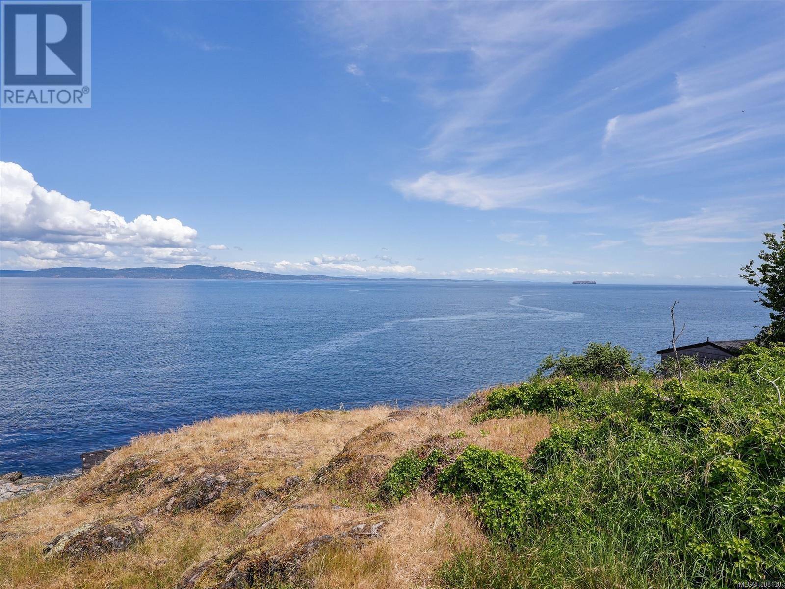 Photo 9 of 6000 Lockehaven Dr, Saanich BC
