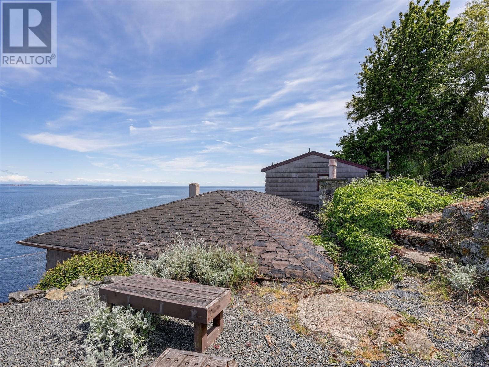 Photo 35 of 6000 Lockehaven Dr, Saanich BC
