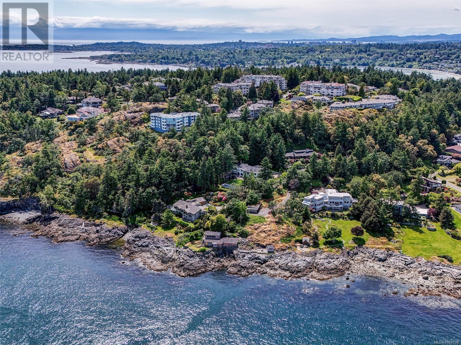 Photo 19 of 6000 Lockehaven Dr, Saanich BC