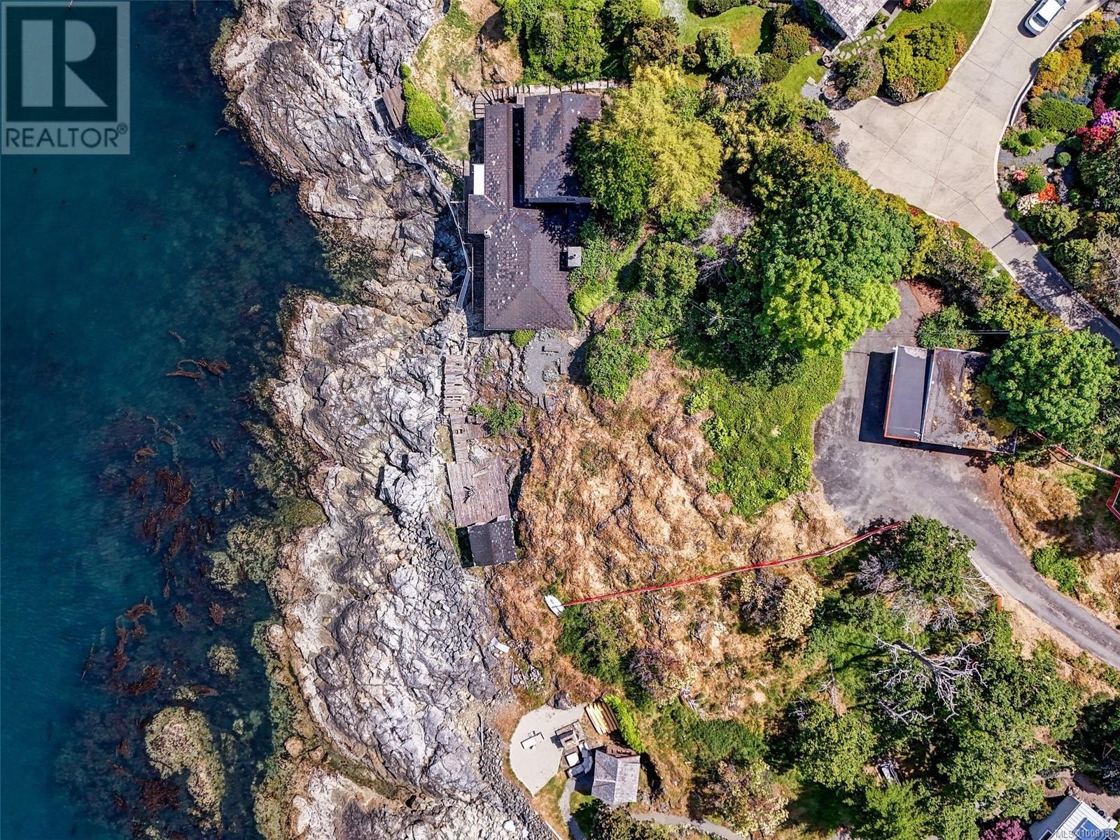 Photo 20 of 6000 Lockehaven Dr, Saanich BC