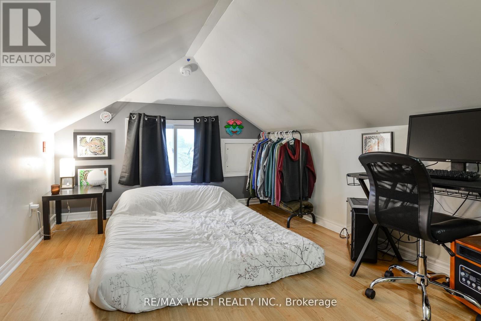 Photo 6 of 122 Raglan Street, Essa ON