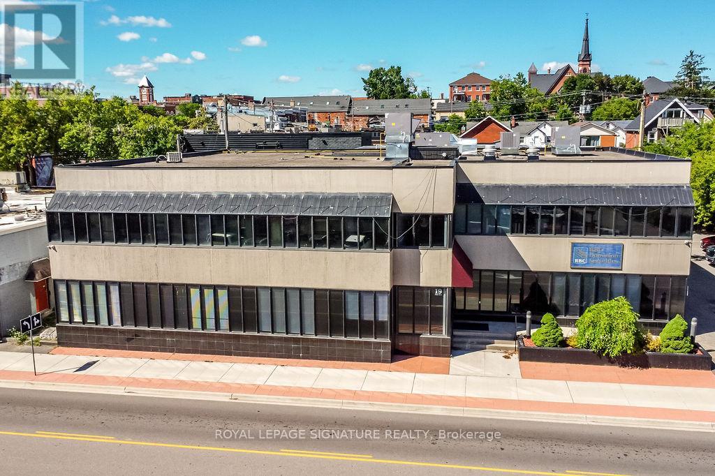 Photo 24 of 19 Front Street N, Orillia ON