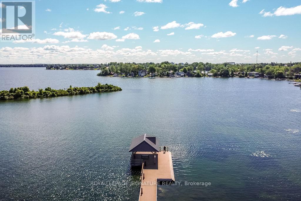 Photo 8 of 19 Front Street N, Orillia ON