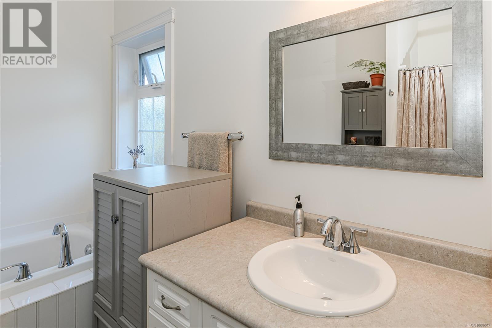 Photo 24 of 3 3134 Manor Dr, Duncan BC