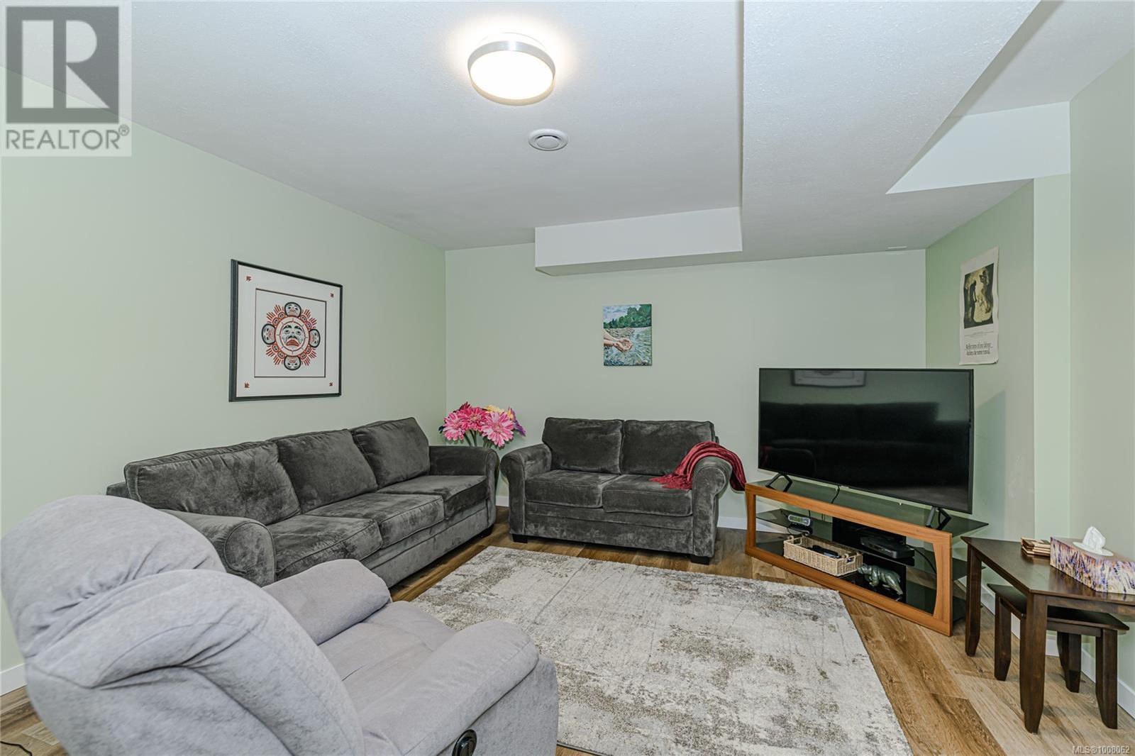 Photo 6 of 3 3134 Manor Dr, Duncan BC