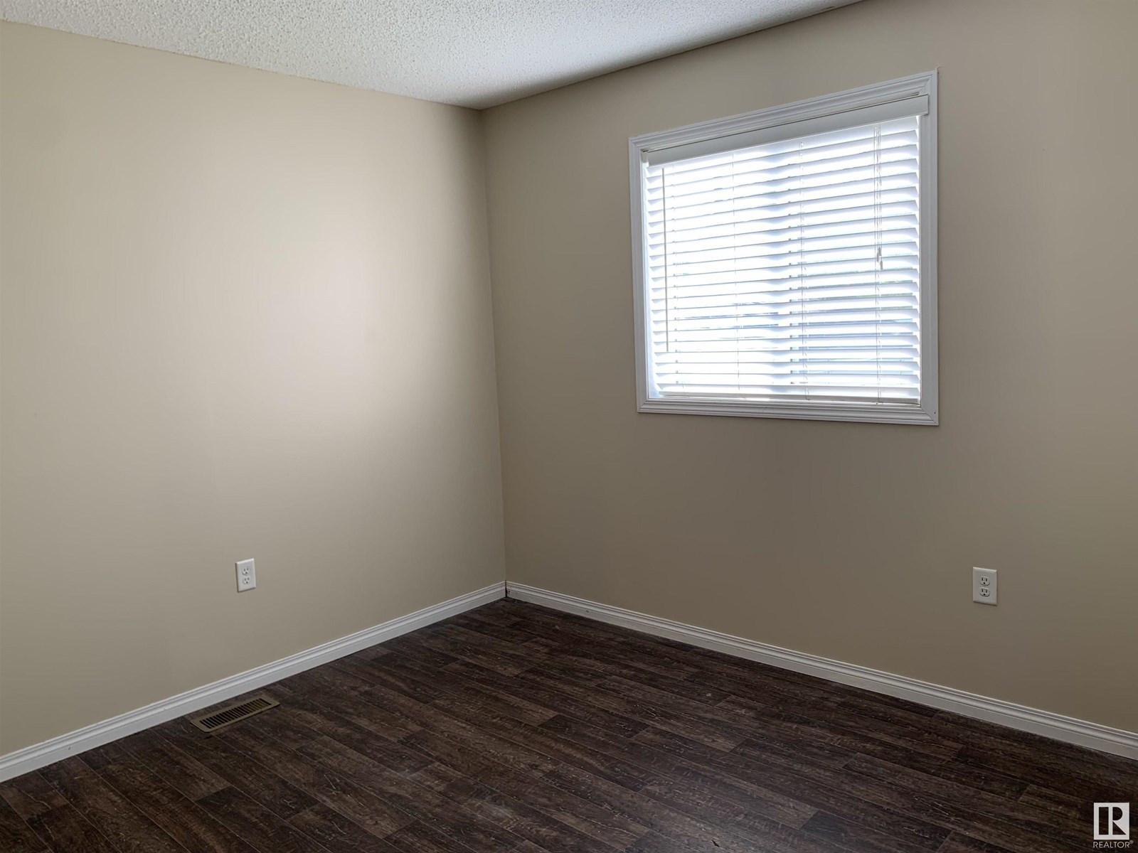 Photo 32 of 11824 93 St Nw, Edmonton AB