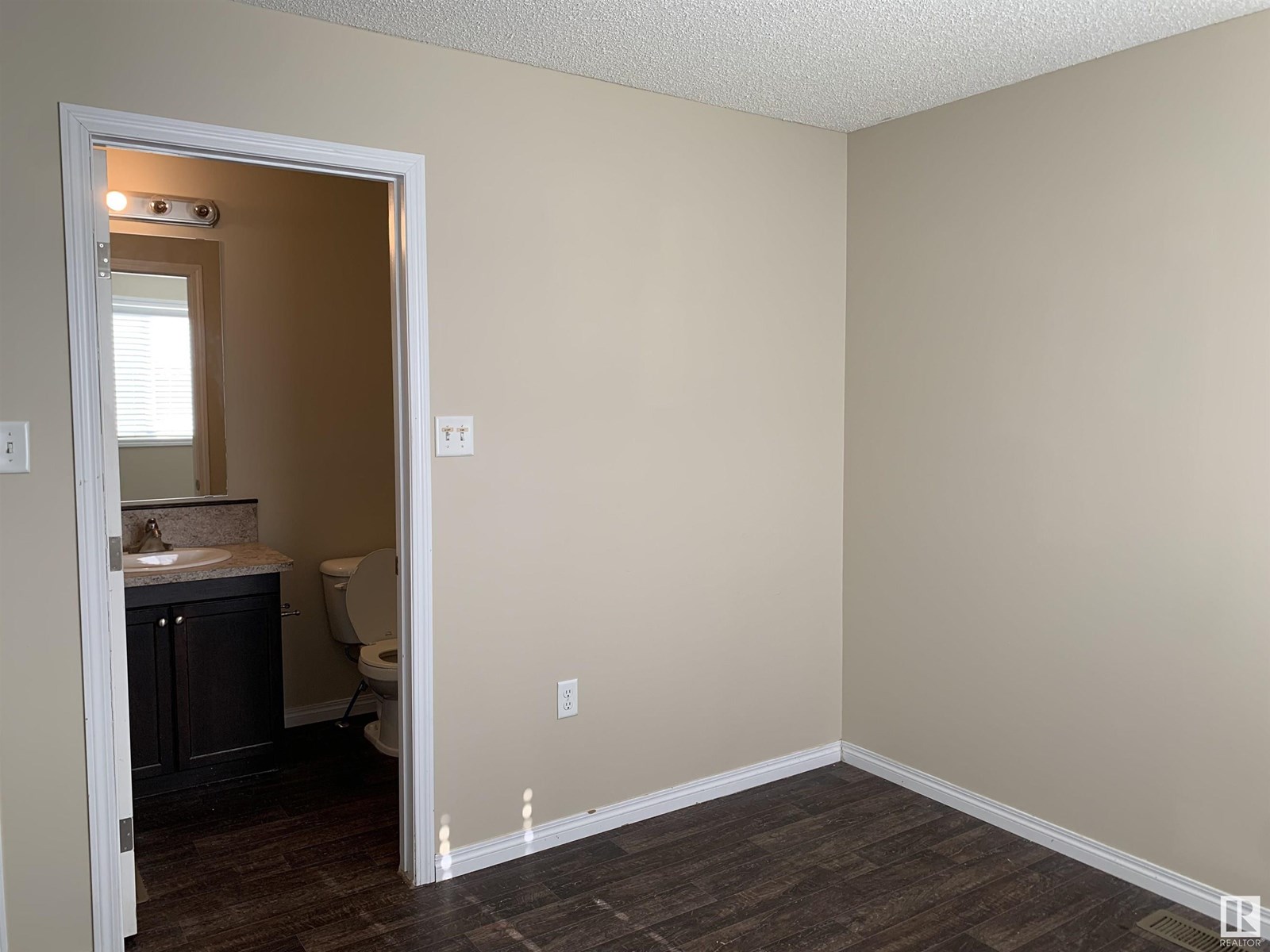Photo 27 of 11824 93 St Nw, Edmonton AB