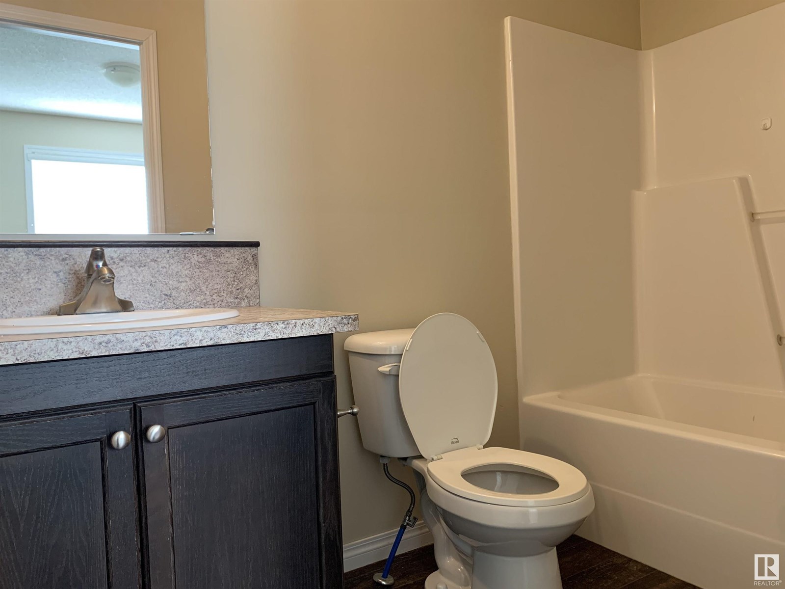 Photo 4 of 11824 93 St Nw, Edmonton AB