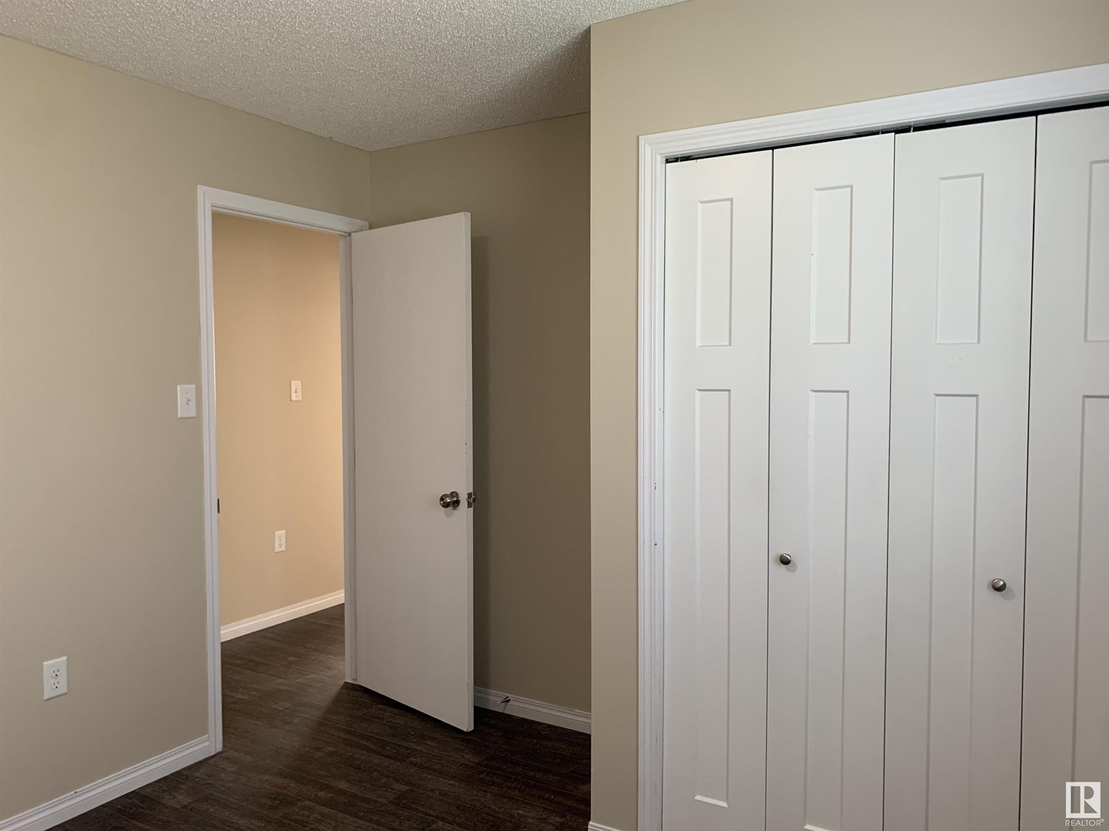 Photo 34 of 11824 93 St Nw, Edmonton AB