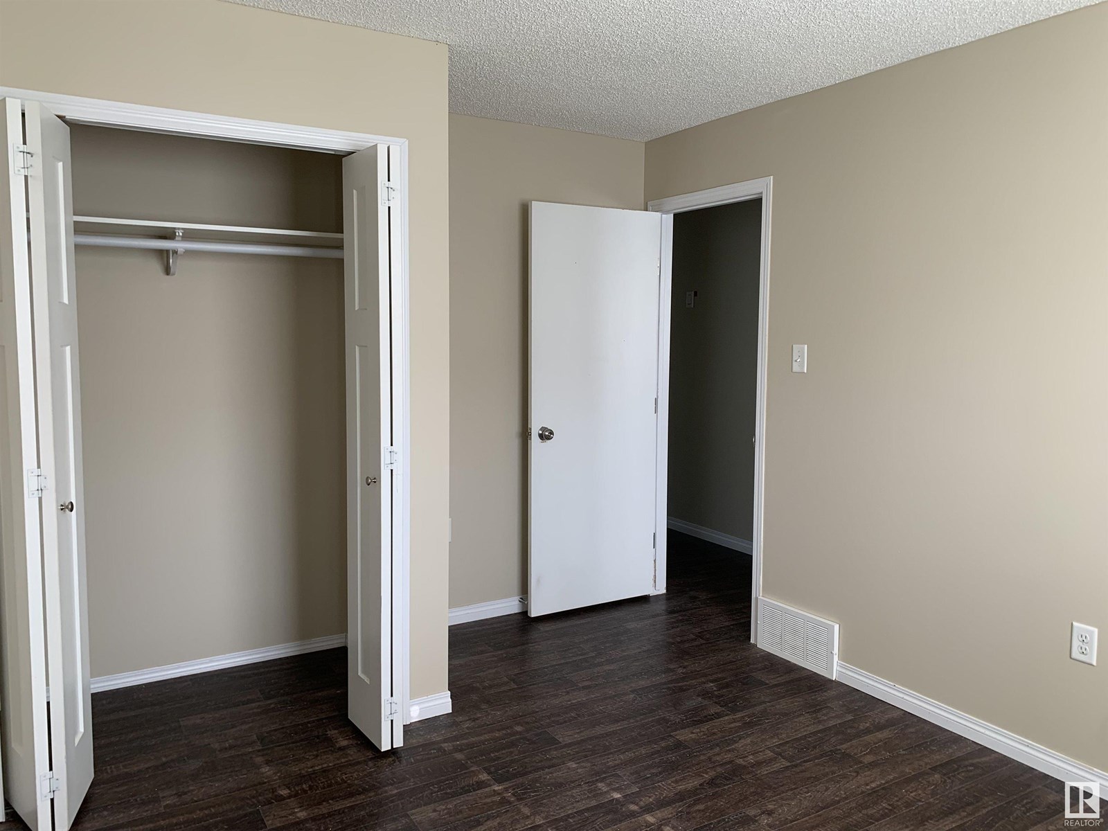 Photo 35 of 11824 93 St Nw, Edmonton AB