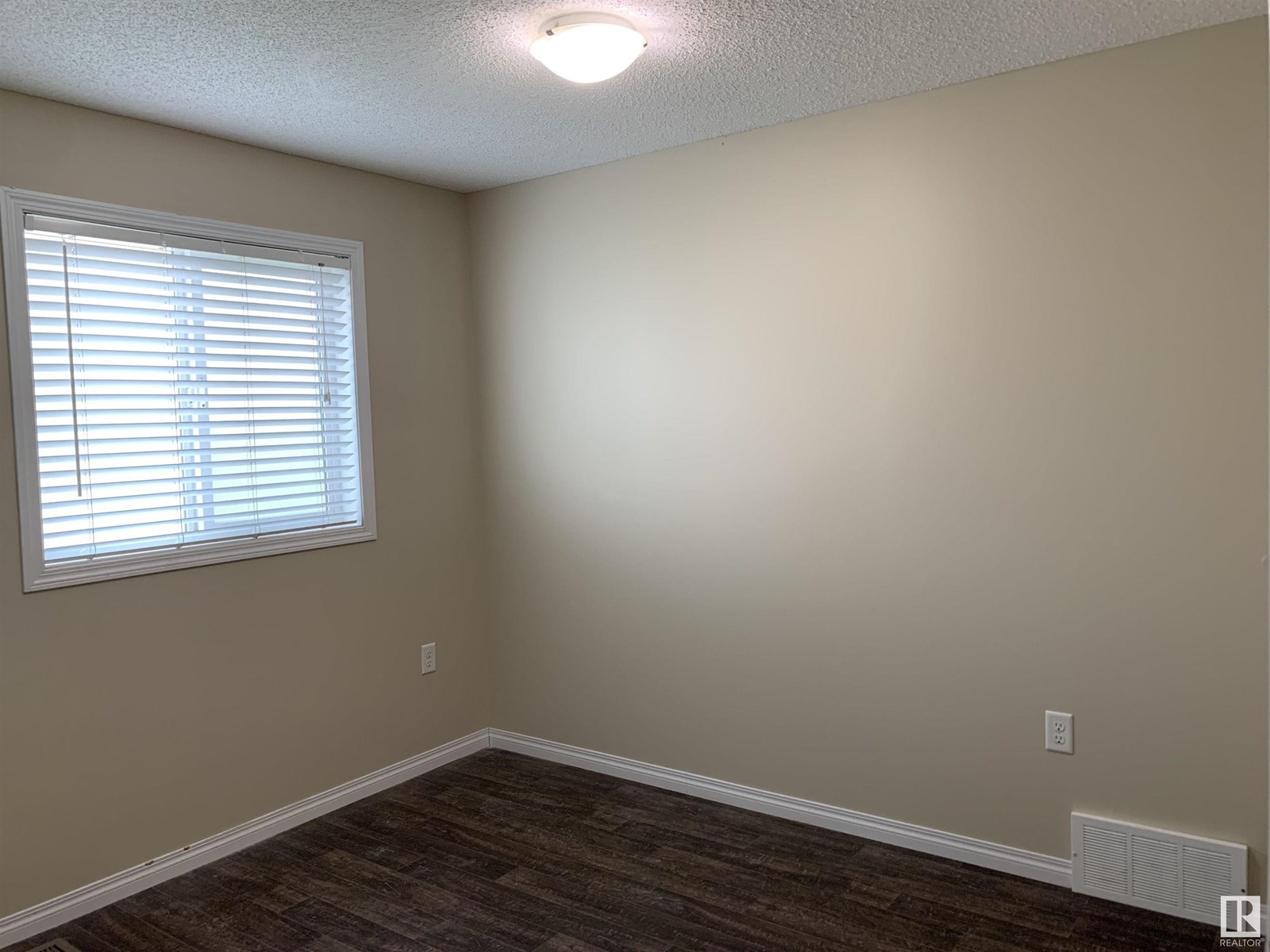 Photo 19 of 11824 93 St Nw, Edmonton AB