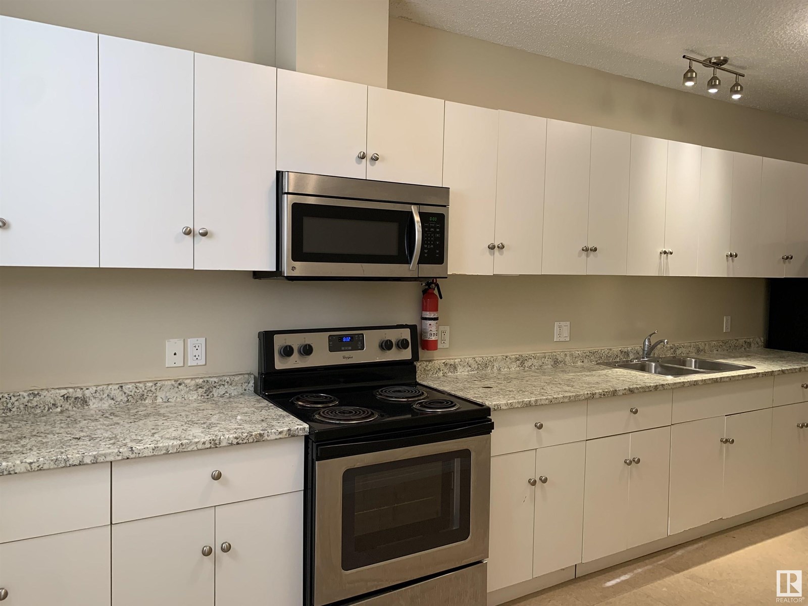 Photo 20 of 11824 93 St Nw, Edmonton AB