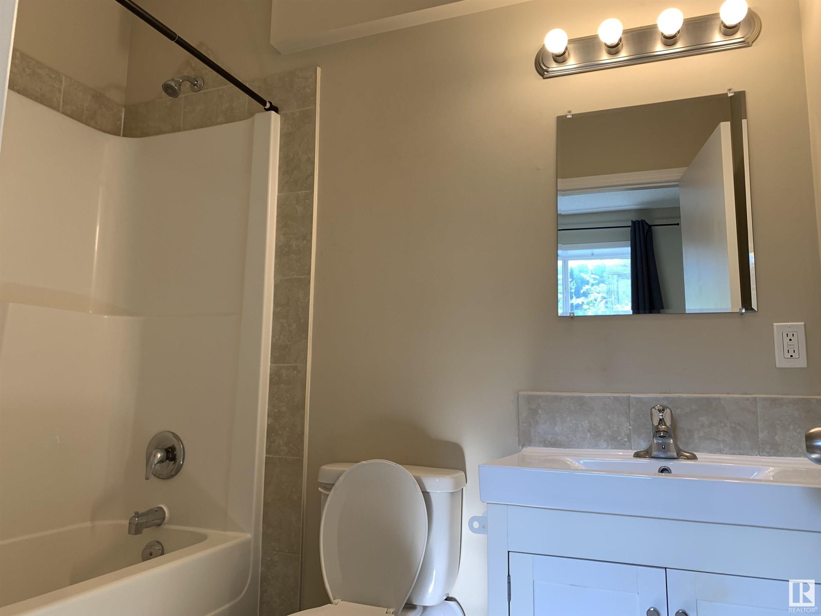 Photo 8 of 11824 93 St Nw, Edmonton AB