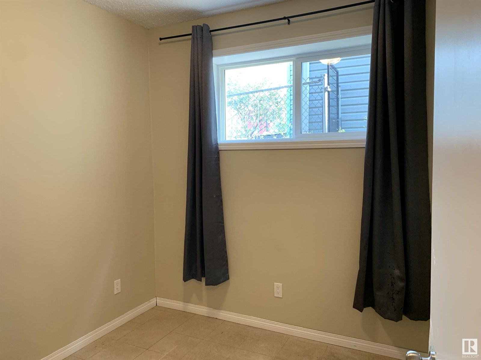Photo 31 of 11824 93 St Nw, Edmonton AB