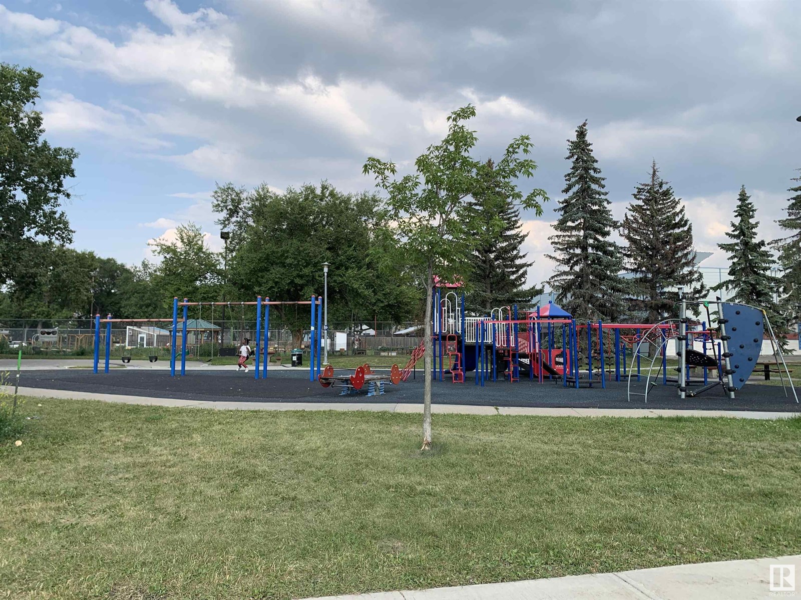 Photo 18 of 11824 93 St Nw, Edmonton AB