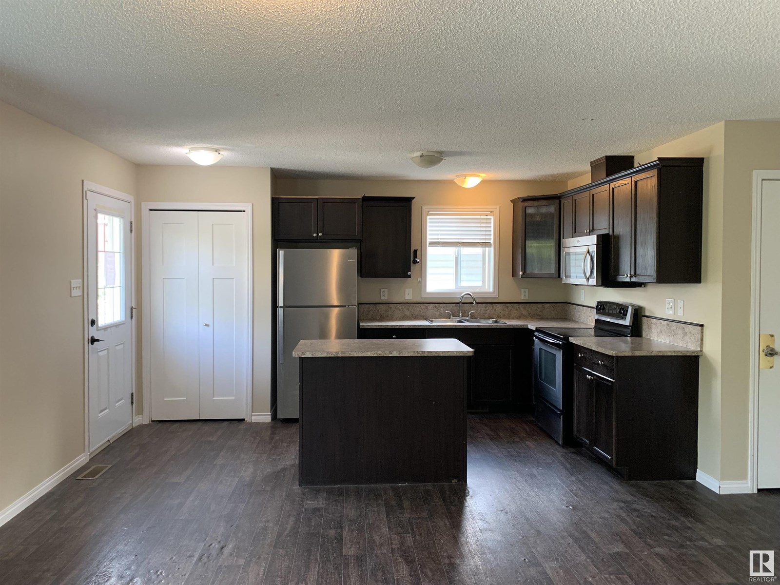 Photo 7 of 11824 93 St Nw, Edmonton AB